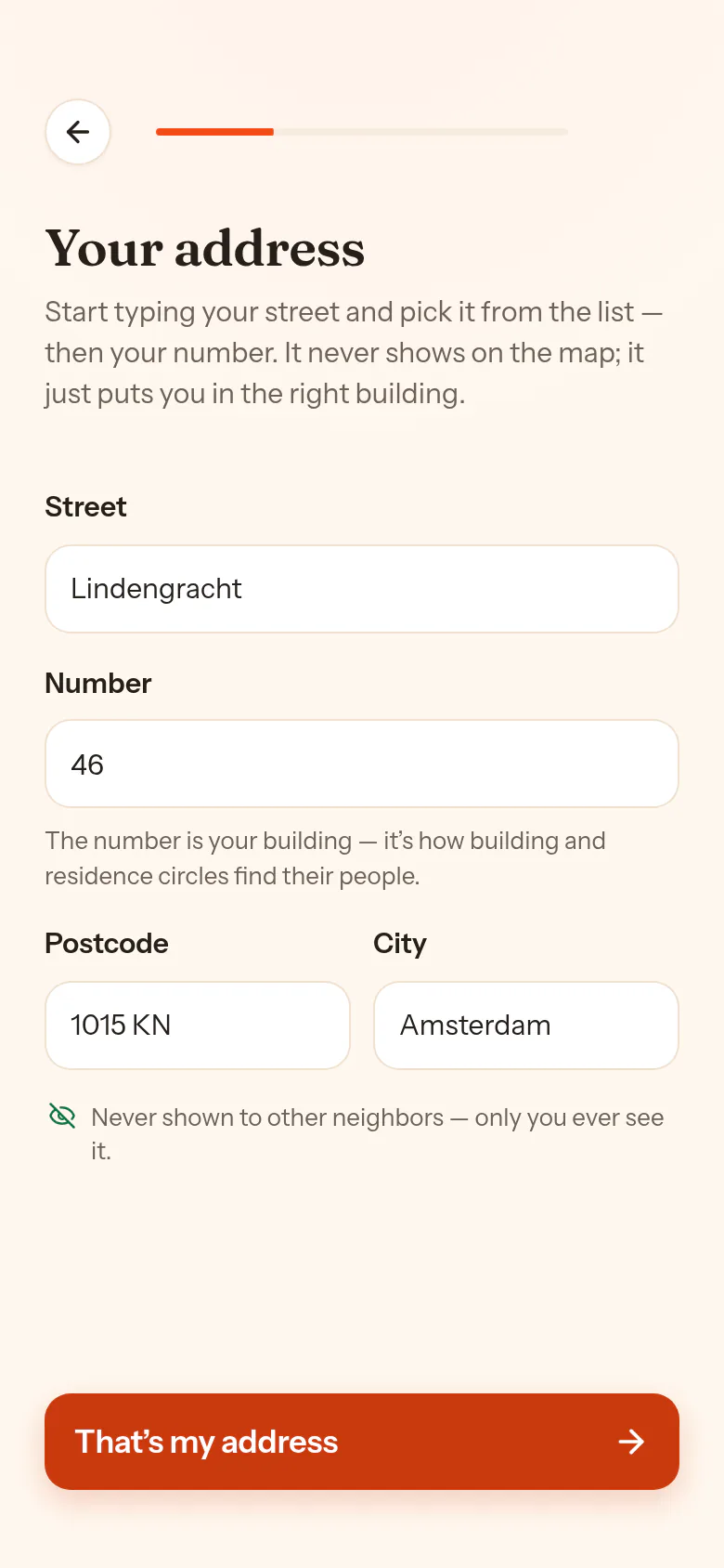 Il primo accesso, il passo dell’indirizzo, compilato: Il tuo indirizzo, Lindengracht 46, 1015 KN Amsterdam, la riga Mai mostrato agli altri vicini, lo vedi solo tu, e il pulsante È il mio indirizzo.